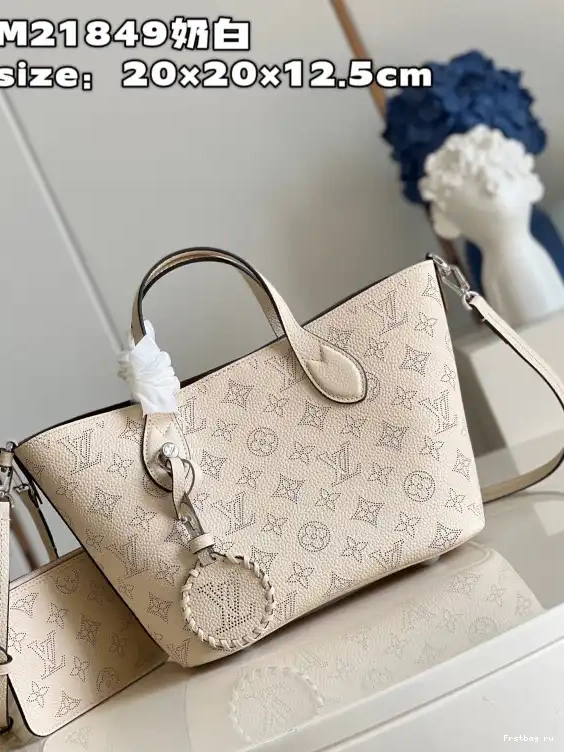 First bag ru VUITTON BLOSSOM PM LOUIS 0524